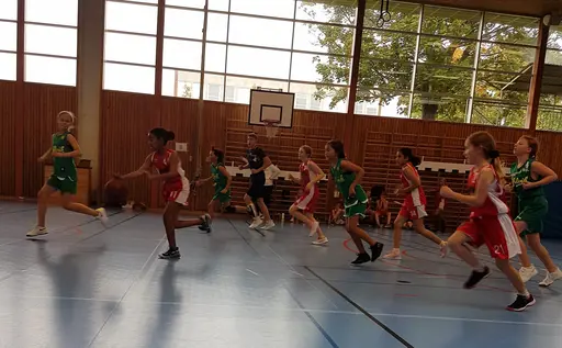 Intensivt för supertjejerna i Sollentuna Sporthall mot Alvik! (foto: Magdalena Olofsson)