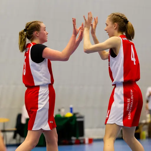 12/5-2019: Fantastiska bilder från finalen i Skövde Cup 2019. Vi spelade mot Wetterbygden Sparks och vann med 27-21! Foto: Lars Norlander