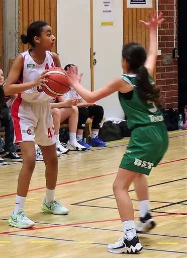 Supertjejerna besegrar Södertälje i semifinalen i Stockholmscupen (Nivå 1)