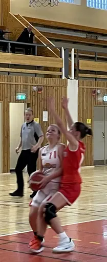Maya, Jennifer, Selma, Arushi, Amanda, Aishani, Olivia o Maj i tuff batalj mot Danderyd