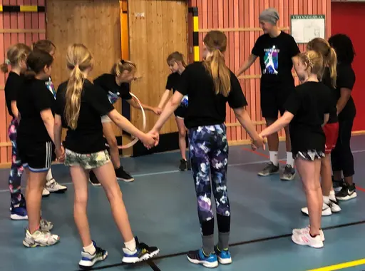 10 glada F10-supertjejer på Viby Baskets Daycamp!