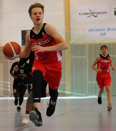 Adam, Samuel o Albin mot Lidingö. Josias flyger fram mot Huddinge 