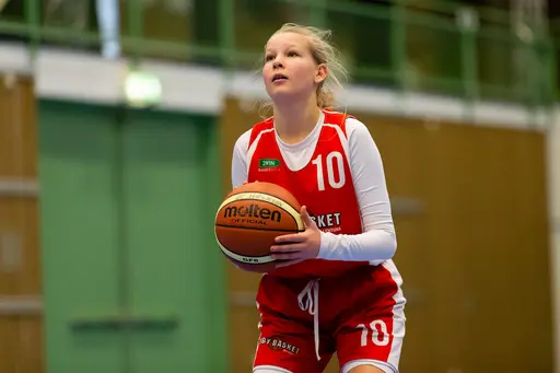 12/5-2019: Fantastiska bilder från finalen i Skövde Cup 2019. Vi spelade mot Wetterbygden Sparks och vann med 27-21! Foto: Lars Norlander