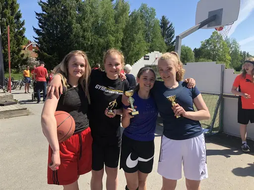 19/5-2018: Klubbens gemensamma säsongsavslutning i form av Streebasket blev för F04 väldigt lyckat både basketmässigt men också vattenkrigsmässigt!