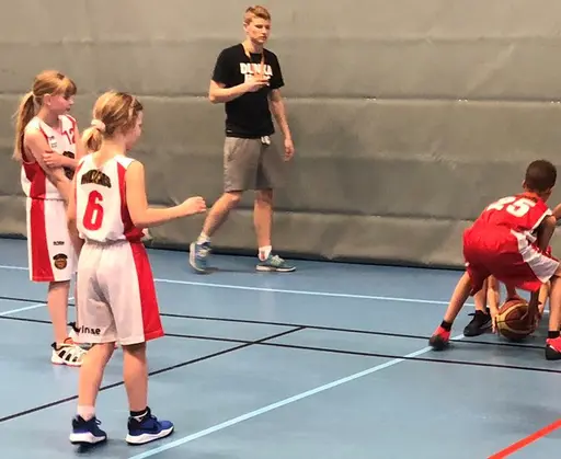 11 svettiga F10-supertjejer mot Vibys jätteduktiga P09-or!