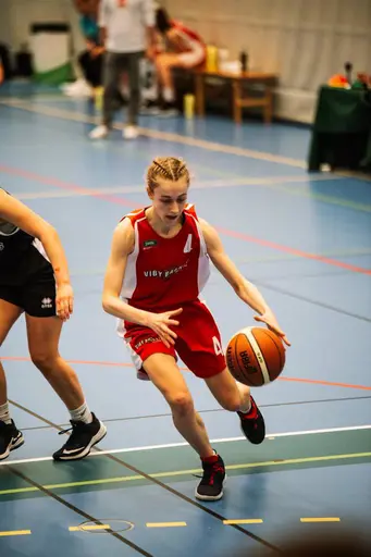 12/5-2019: Fantastiska bilder från finalen i Skövde Cup 2019. Vi spelade mot Wetterbygden Sparks och vann med 27-21! Foto: Lars Norlander