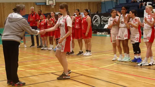 Som första Vibylag någonsin vinner supertjejerna Stockholmsserien o cupen (Nivå 1)! 