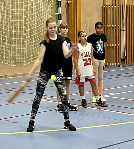 Vår vana trogen gjorde vi något ”annat” efter cupen - brännboll o ”kast med liten boll”