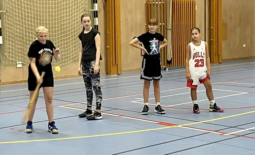 Vår vana trogen gjorde vi något ”annat” efter cupen - brännboll o ”kast med liten boll”