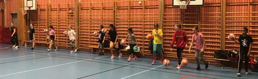 Supertjejerna is back! Uppvärmning, elvan, Laban samt fika som avslutning!