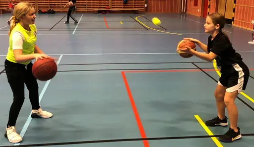 Superbra tennisbollsträning! Emma & Lisa, Aishani & Engla, Olivia & Tara, Disa & Elin, Louise & Amanda
