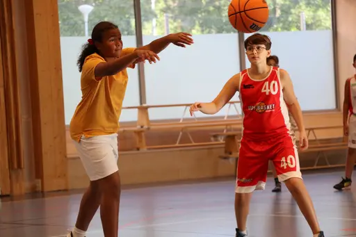 Samling och taktiksnack inför Blackebergs Basket Cup, september 2022