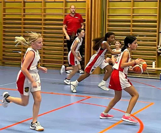 Bra fart på supertjejerna i Järfälla!