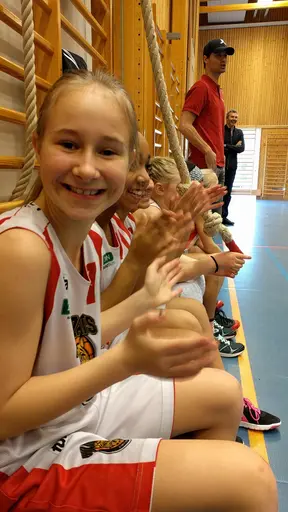 18/3-2017: Trots tufft motstånd under hela dagen, tappade Vibytjejerna aldrig sina glada miner. 