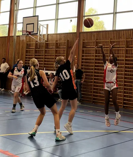 Vita laget besegrade först Vallentuna i U16 Nivå 3 och förlorade sedan knappt mot Duvbo i U15 Nivå 2