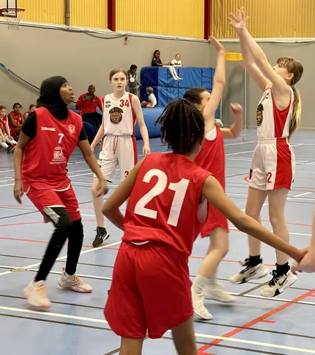 Röda laget mot Duvbo