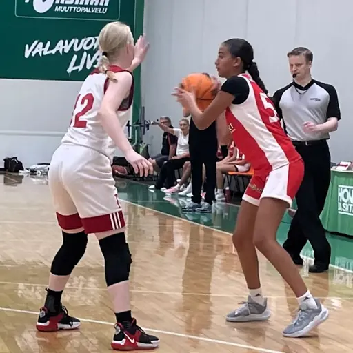 18+1 supertjejer åkte till Espoo utanför Helsingfors och spelade fantastiska Espoo Cup. En kanonstart på säsongen!