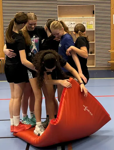Stafetter och samarbetsövning