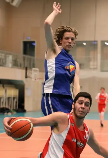 Reymond fintar o blir foulad av DIF! (Vår 2019, Fotograf Mats Anderson)