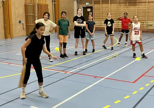 Vår vana trogen gjorde vi något ”annat” efter cupen - brännboll o ”kast med liten boll”