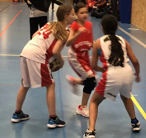 Supertjejerna mot Täby, lunchpaus samt mot Duvbo.