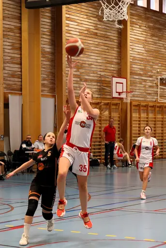 7 supertjejer i Vita laget flög ifrån FUBB till storseger i 1/16-delsfinalen i Lions