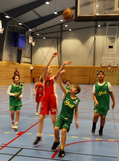 Supertjejerna mot FUBB och Alvik