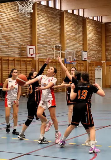 7 supertjejer i Vita laget flög ifrån FUBB till storseger i 1/16-delsfinalen i Lions
