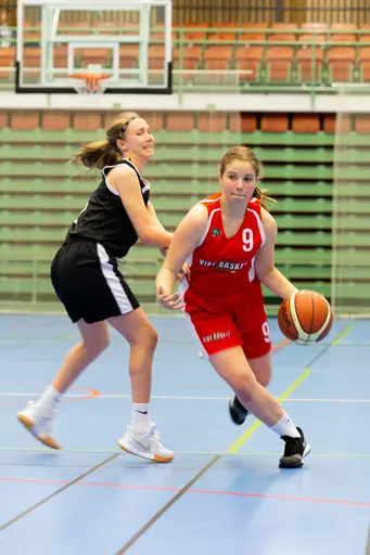 12/5-2019: Fantastiska bilder från finalen i Skövde Cup 2019. Vi spelade mot Wetterbygden Sparks och vann med 27-21! Foto: Lars Norlander