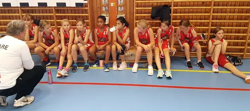Intensivt för supertjejerna i Sollentuna Sporthall mot Alvik! (foto: Magdalena Olofsson)