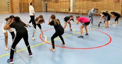 Supertjejerna fick celebert besök i form av gästtränare Charlie - bara nya roliga övningar - mycket uppskattat!