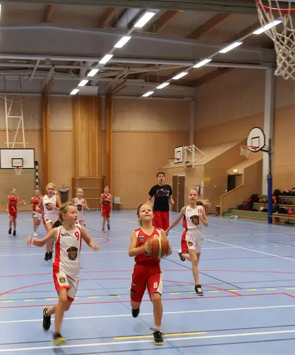 Supertjejerna i farten mot F09 (klicka på bilderna för större)!