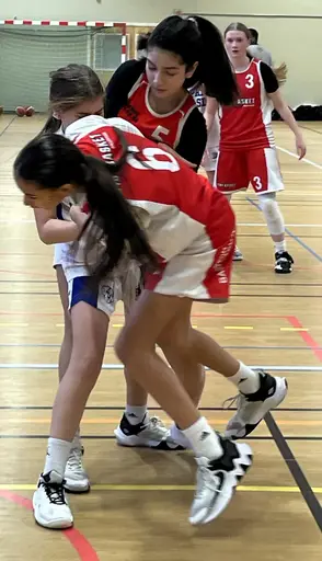 Vita laget besegrar Spånga i en jämn match!