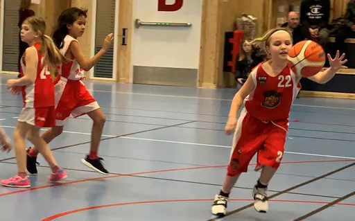 Supertjejerna stormar fram mot Duvbolagen!