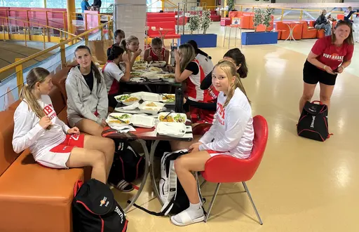 Lunch - ja må Leia spela - packningsdags - gänget!