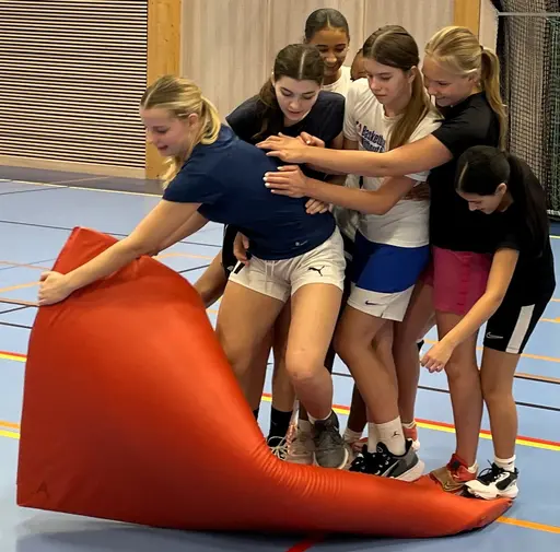 Stafetter och samarbetsövning