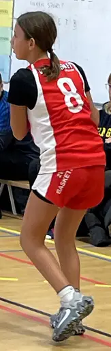 Vita laget besegrar Spånga i en jämn match!