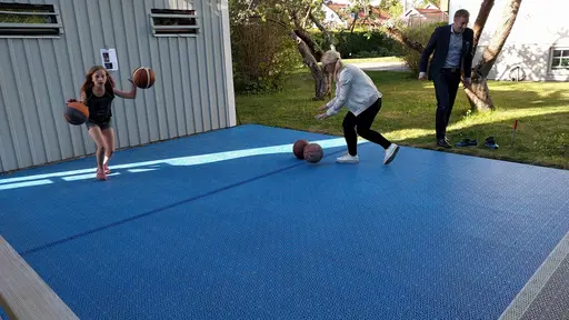 29/5-2017: F06s säsongsavslutning som blev riktigt lyckad. Grillade hamburgare, diplomutdelning, stress och självklart fick tjejerna lära sina päron hur man kan dribbla med två bollar samtidigt:)