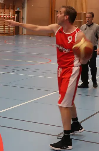 Herrarna mot Duga och Tureberg.