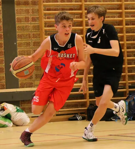 Grabbarna (förstärkta med Elliot) in action! (Fotograf: Mats Anderson)