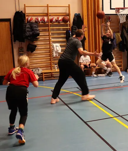 Tuffa tag mot föräldrarna i Runan!