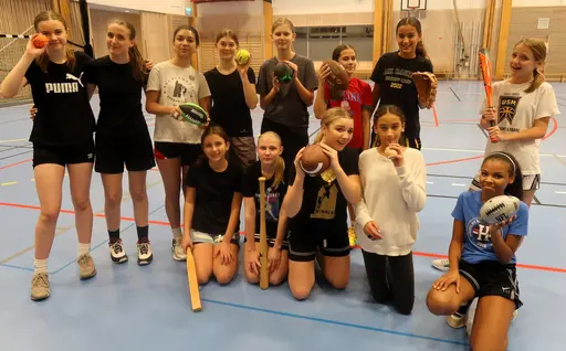Traditionellt körde vi lite baseball/brännboll, amerikansk fotboll o fika dagen efter cupen. Avslutade med Willy Wonkas magiska godishattar som gjorde tungorna blåa! 😋