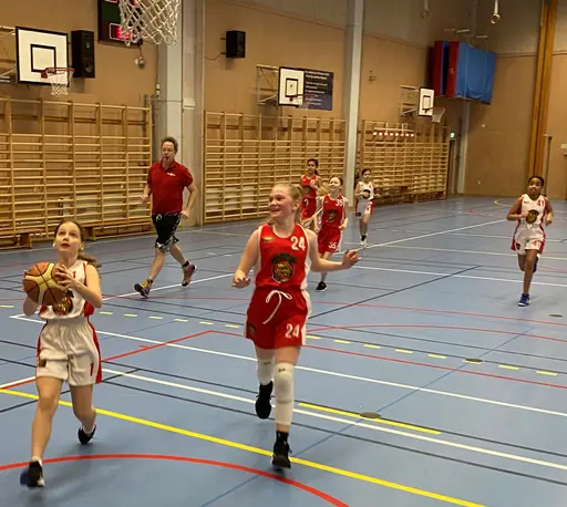 Tanken var att vi skulle spela 2 matcher mot F09 men tyvärr kom deras spelare bara till 1