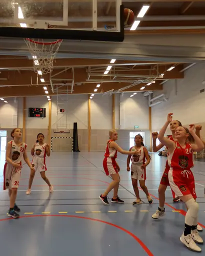Full fart i Edsbergshallen mot F09 - en härlig säsongsavslutning på våra gemensamma träningar.