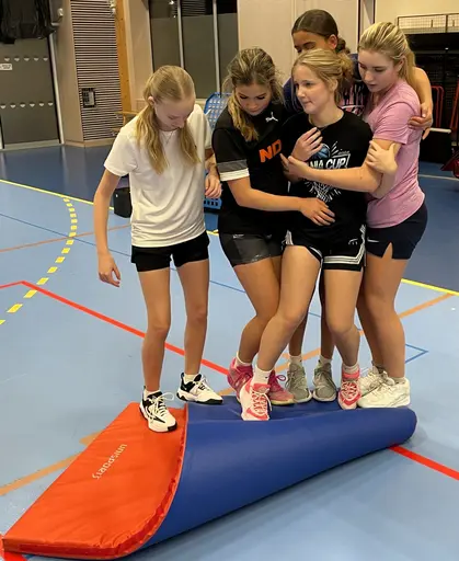 Stafetter och samarbetsövning