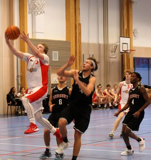 Vibyherrarna besegrar Norrort i en mycket välspelad match!