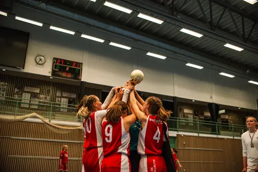 12/5-2019: Fantastiska bilder från finalen i Skövde Cup 2019. Vi spelade mot Wetterbygden Sparks och vann med 27-21! Foto: Lars Norlander