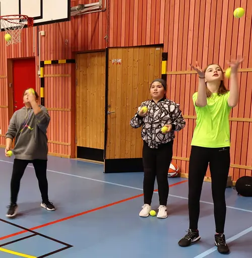 Vi började med jonglering!