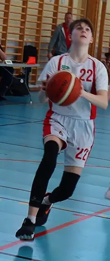 Supertjejerna bärgar ännu en vinst och tar sig till semifinal!