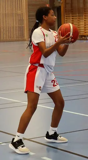 Supertjejerna krigar toppenbra i 3 av 4 perioder, tyvärr räckte det inte riktigt ända fram